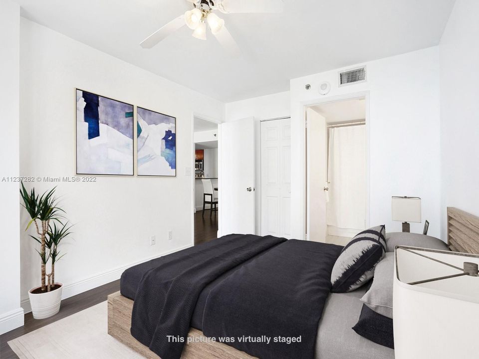 Recently Sold: $499,000 (2 beds, 2 baths, 985 Square Feet)