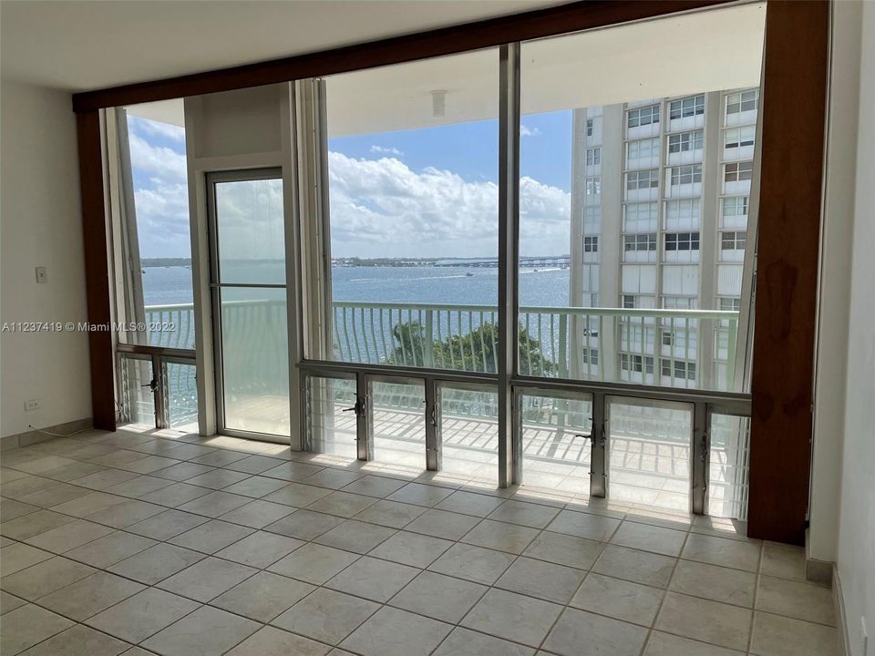 Recently Sold: $392,000 (1 beds, 1 baths, 787 Square Feet)