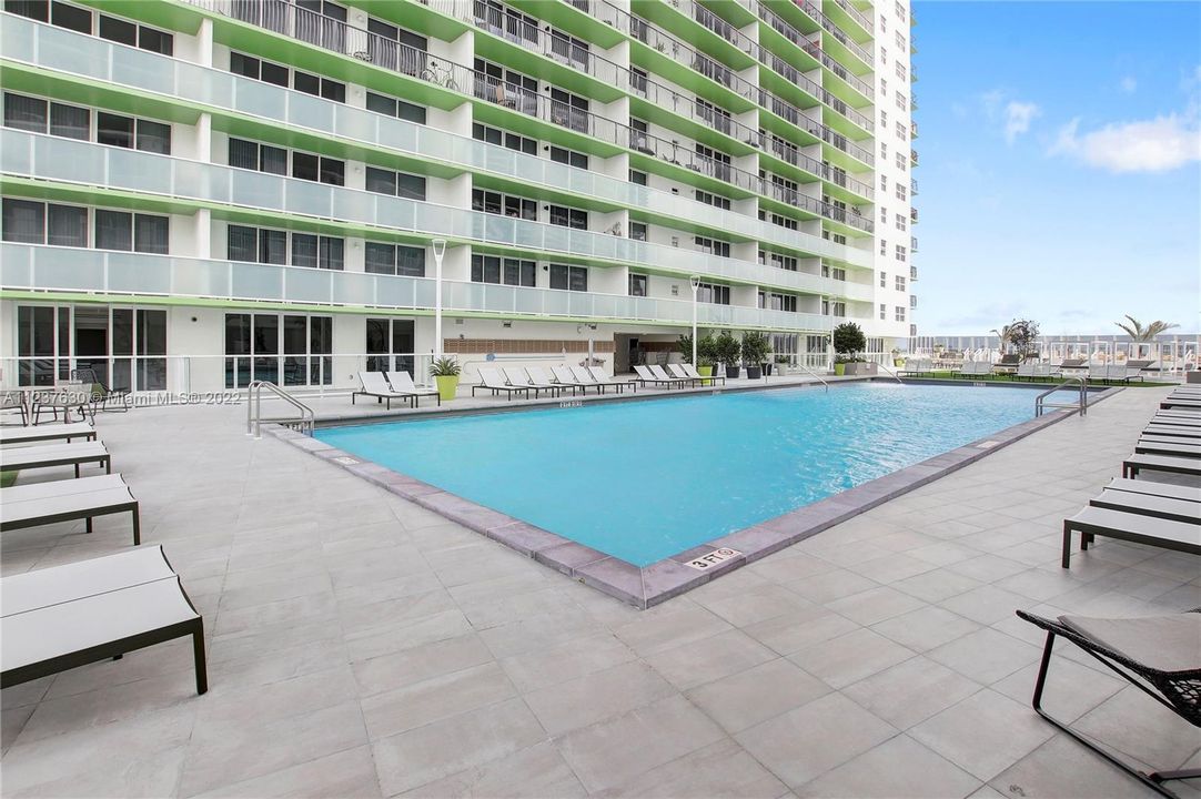 Recently Rented: $2,439 (1 beds, 1 baths, 842 Square Feet)