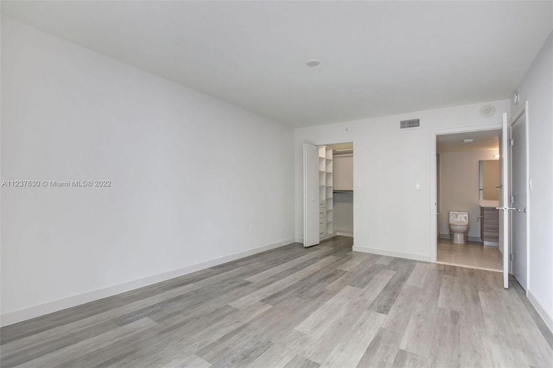 Recently Rented: $2,439 (1 beds, 1 baths, 842 Square Feet)