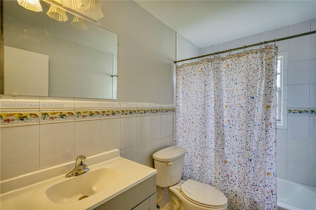 最近售出: $365,000 (2 贝兹, 2 浴室, 1474 平方英尺)