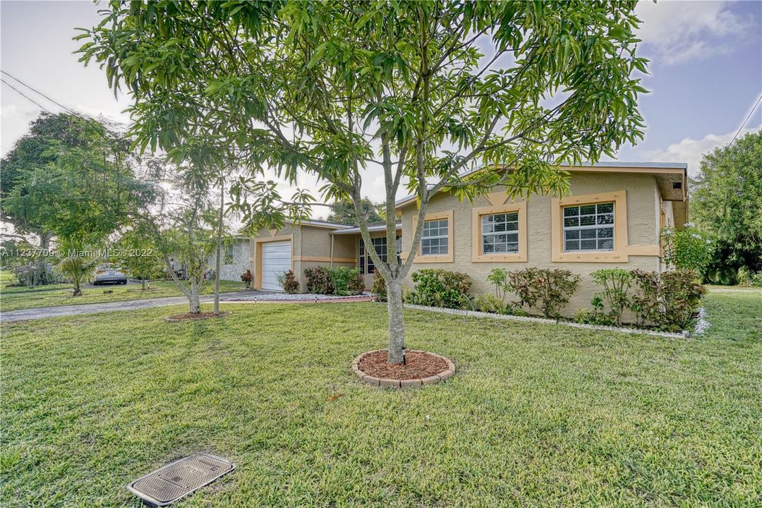 最近售出: $365,000 (2 贝兹, 2 浴室, 1474 平方英尺)