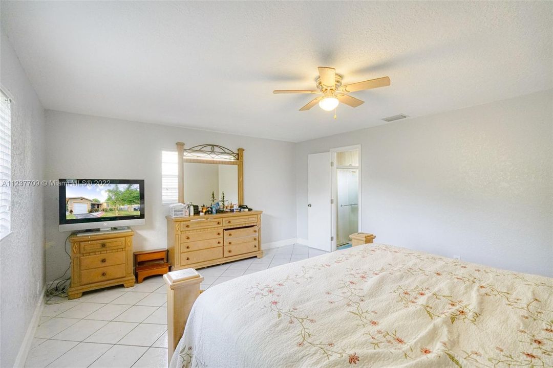 最近售出: $365,000 (2 贝兹, 2 浴室, 1474 平方英尺)