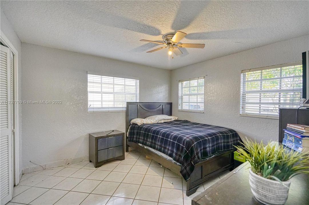 最近售出: $365,000 (2 贝兹, 2 浴室, 1474 平方英尺)