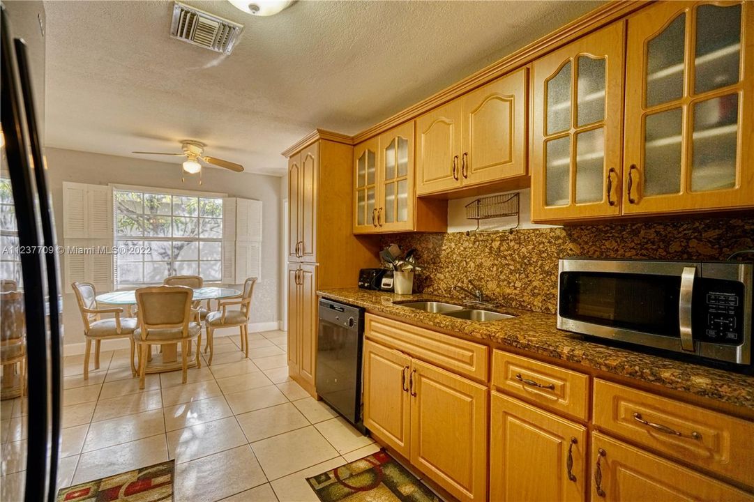 最近售出: $365,000 (2 贝兹, 2 浴室, 1474 平方英尺)