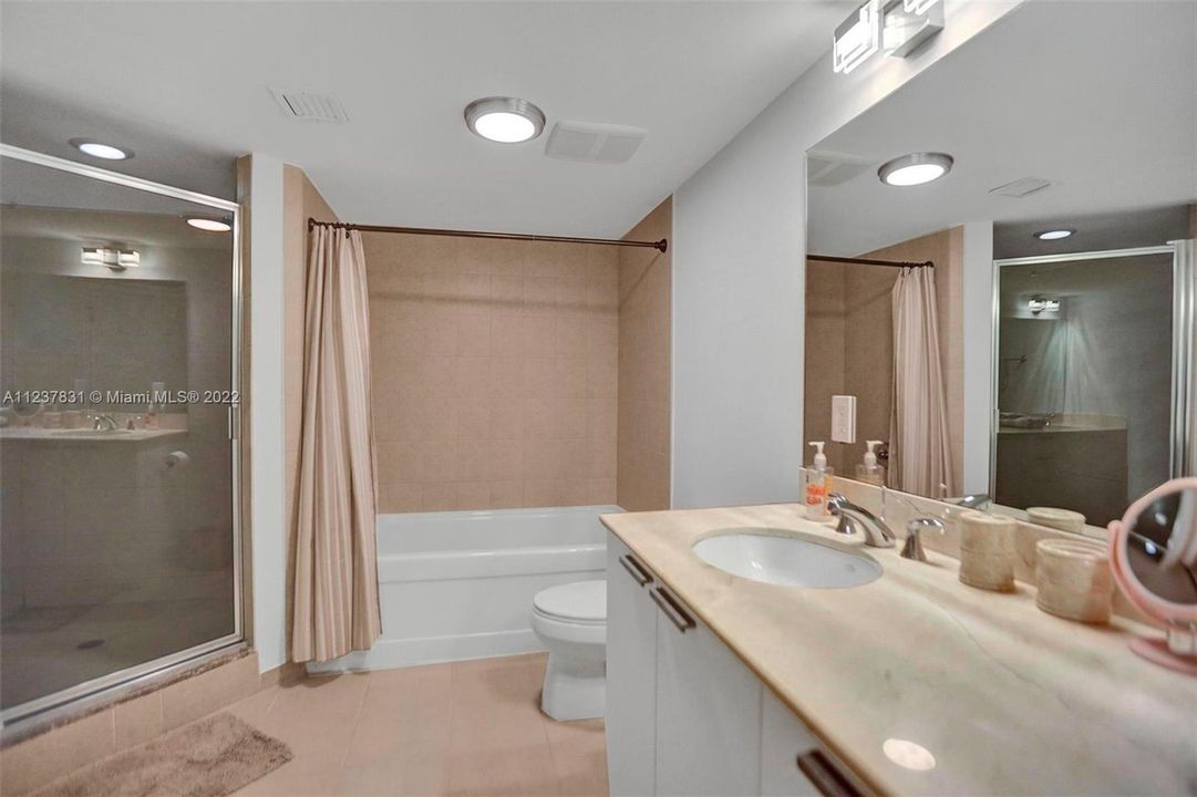 For Sale: $799,000 (1 beds, 1 baths, 1000 Square Feet)