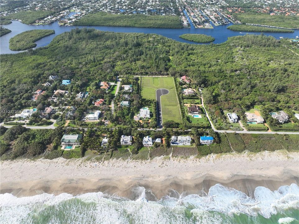 На продажу: $2,999,000 (0.57 acres)