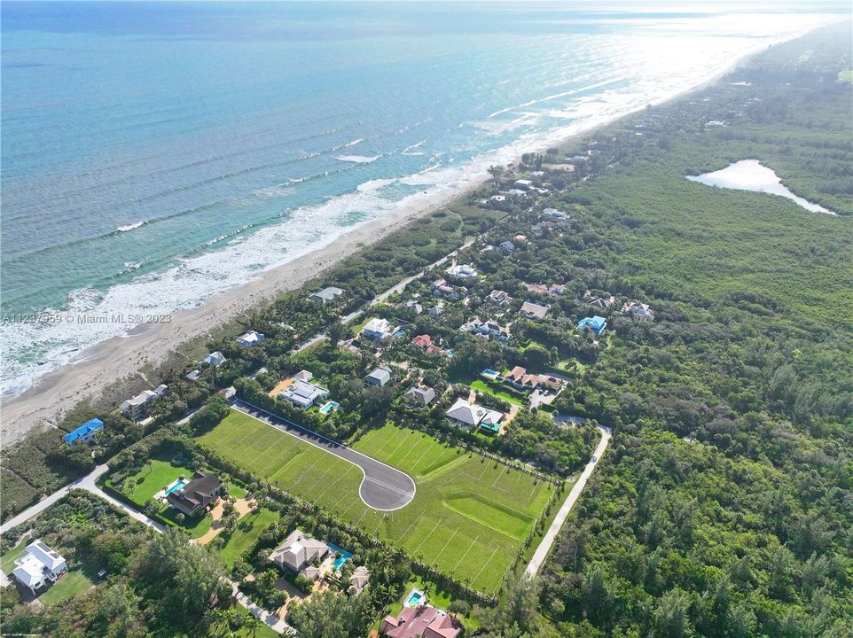 En Venta: $2,999,000 (0.57 acres)