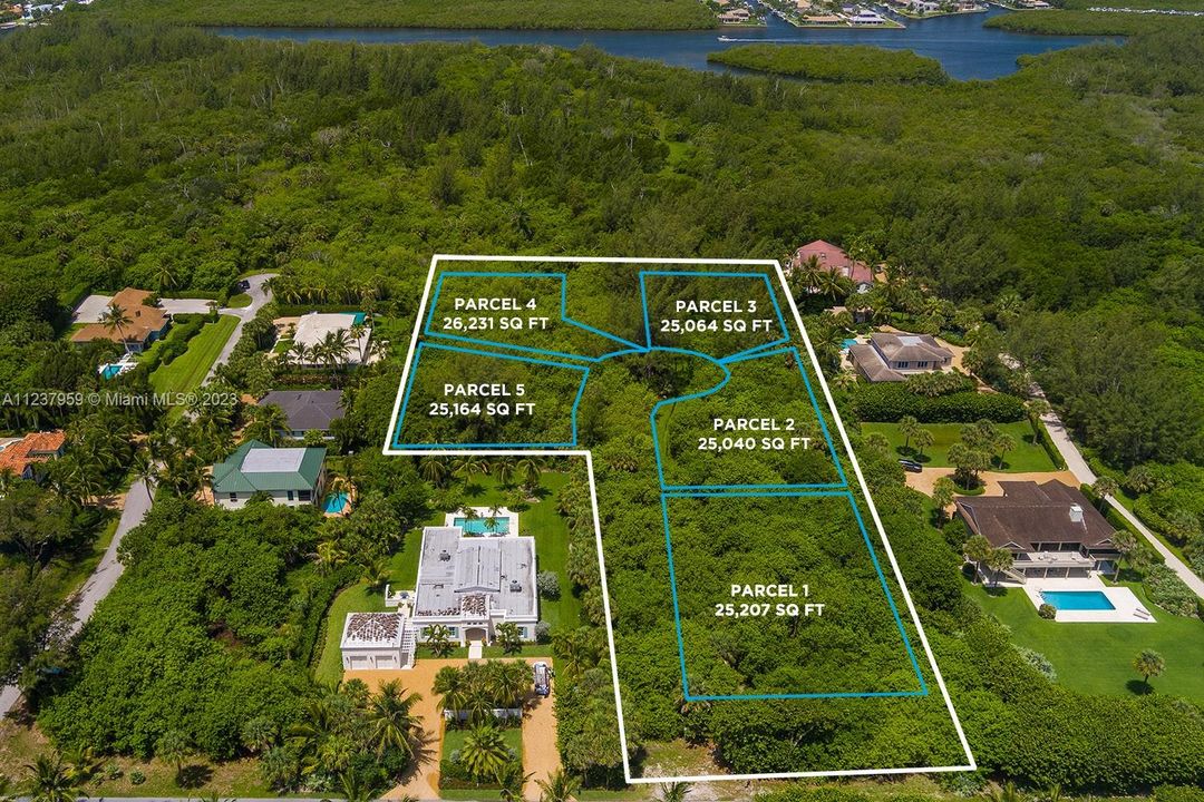 На продажу: $2,999,000 (0.57 acres)