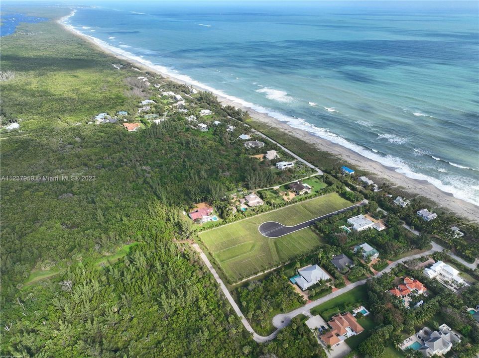 En Venta: $2,999,000 (0.57 acres)