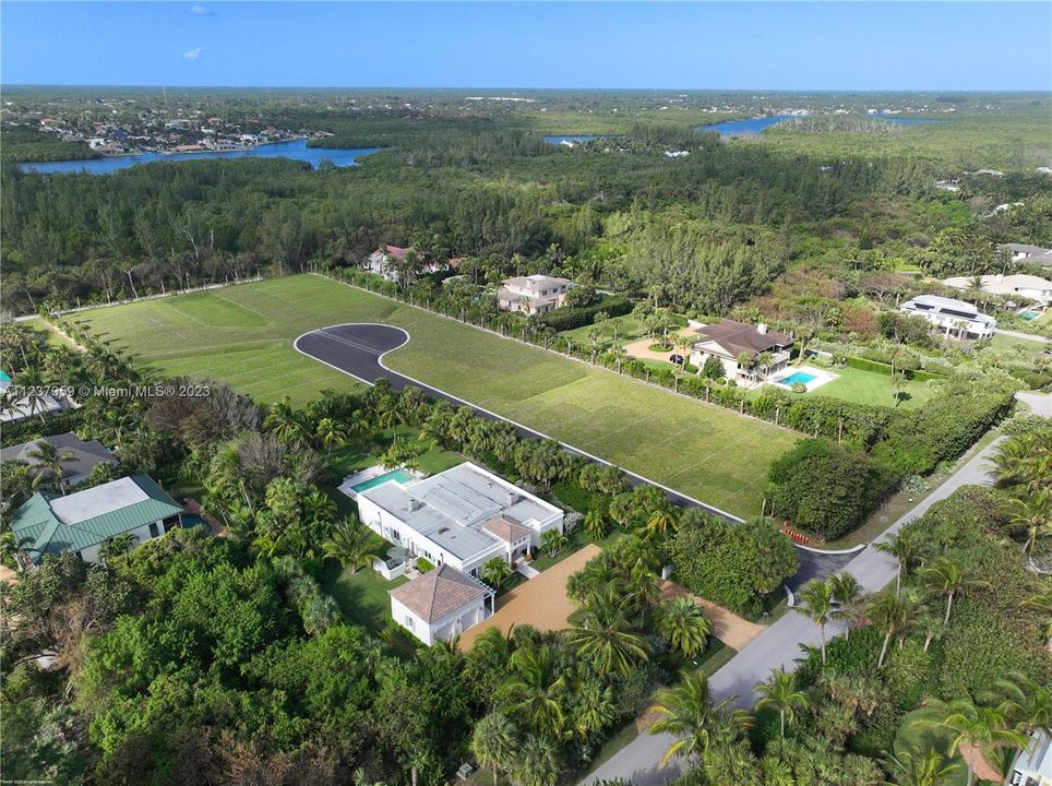 На продажу: $2,999,000 (0.57 acres)