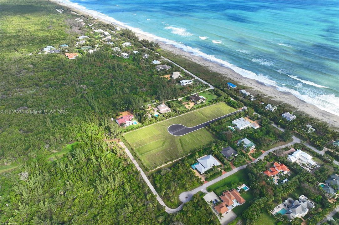 En Venta: $2,999,000 (0.60 acres)