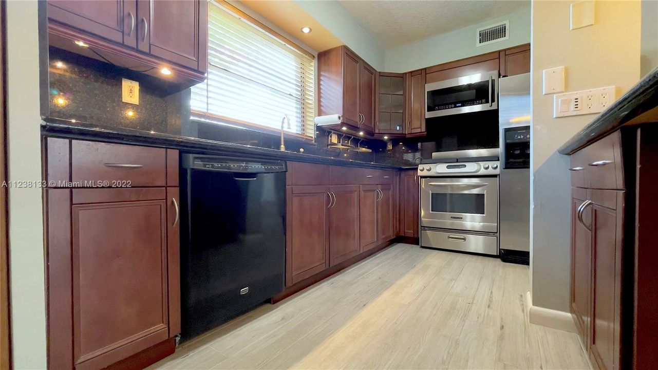 Recently Sold: $424,900 (3 beds, 2 baths, 1548 Square Feet)