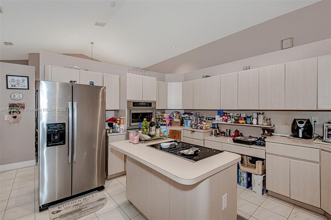 Recently Sold: $1,086,990 (5 beds, 2 baths, 3512 Square Feet)