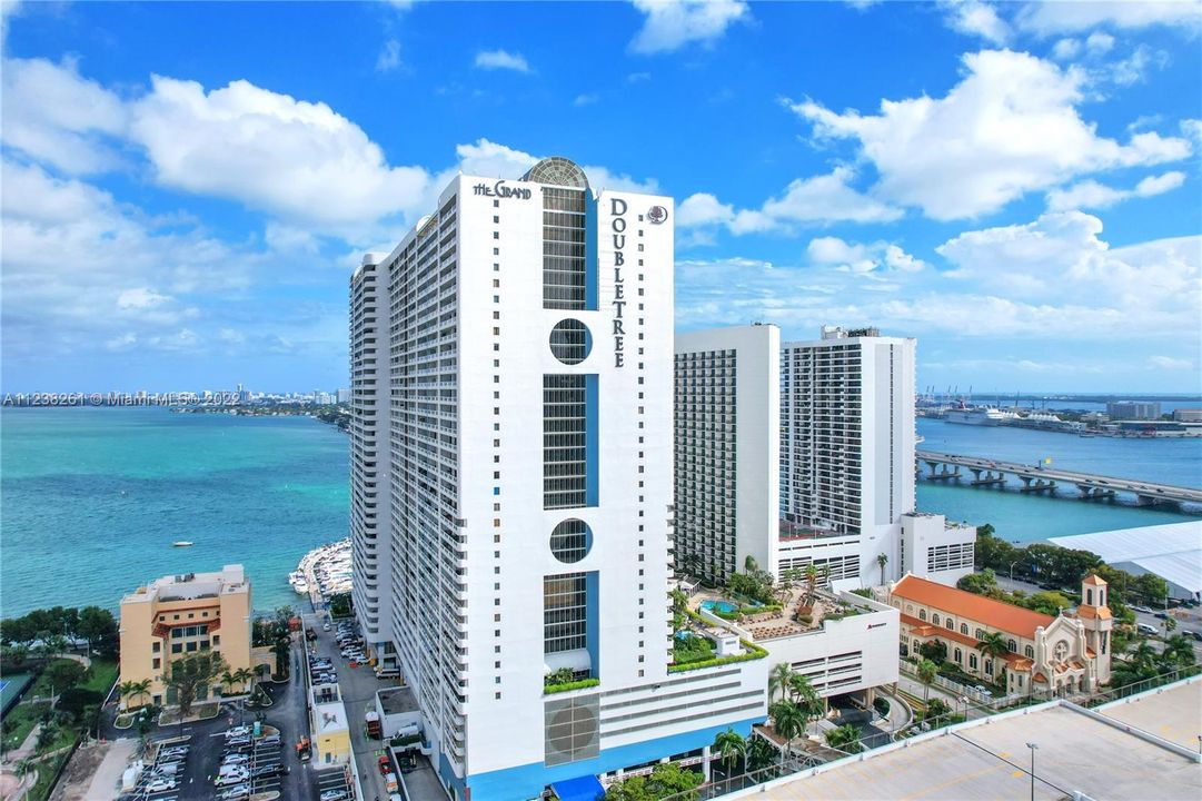 Recently Sold: $450,000 (1 beds, 1 baths, 1067 Square Feet)