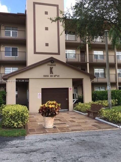 Recently Sold: $195,000 (1 beds, 1 baths, 940 Square Feet)