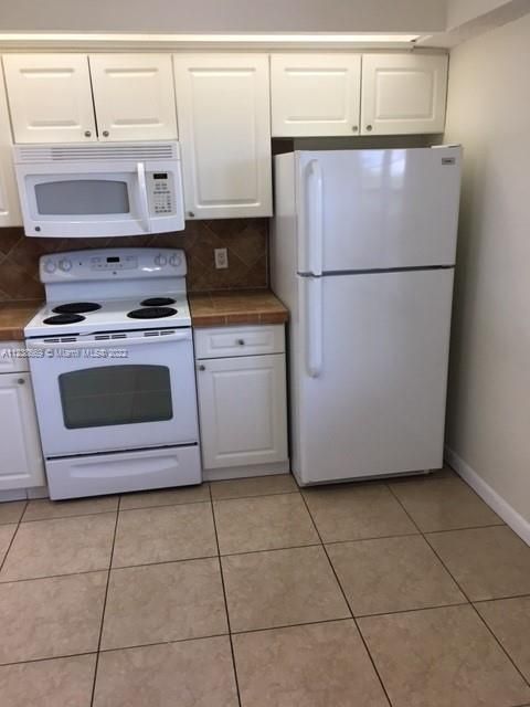 Recently Sold: $195,000 (1 beds, 1 baths, 940 Square Feet)