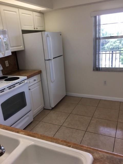 Recently Sold: $195,000 (1 beds, 1 baths, 940 Square Feet)