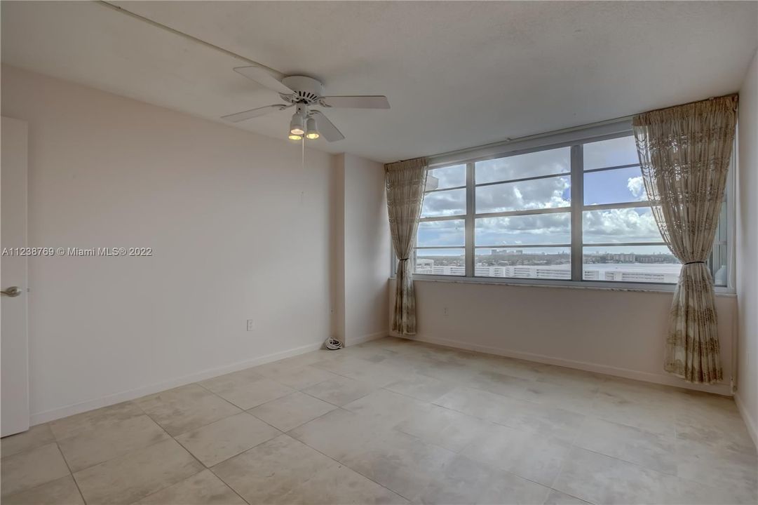 Recently Sold: $240,000 (1 beds, 1 baths, 1005 Square Feet)