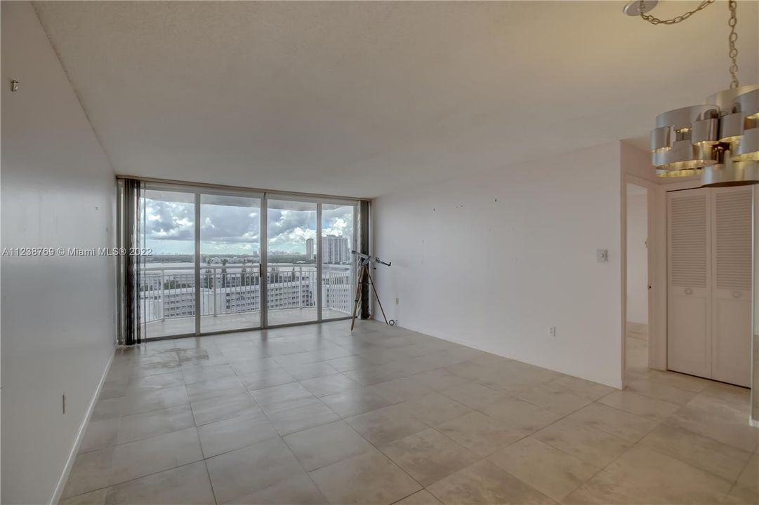 Recently Sold: $240,000 (1 beds, 1 baths, 1005 Square Feet)