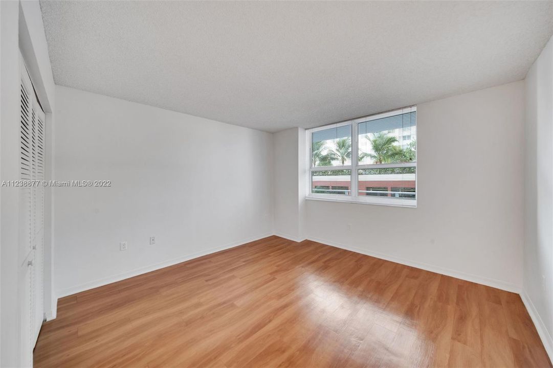 Recently Rented: $3,001 (1 beds, 1 baths, 928 Square Feet)