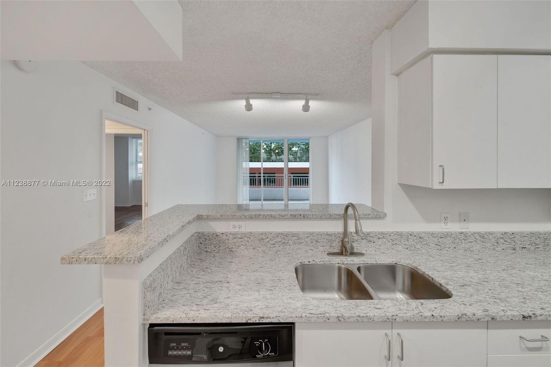 Recently Rented: $3,001 (1 beds, 1 baths, 928 Square Feet)