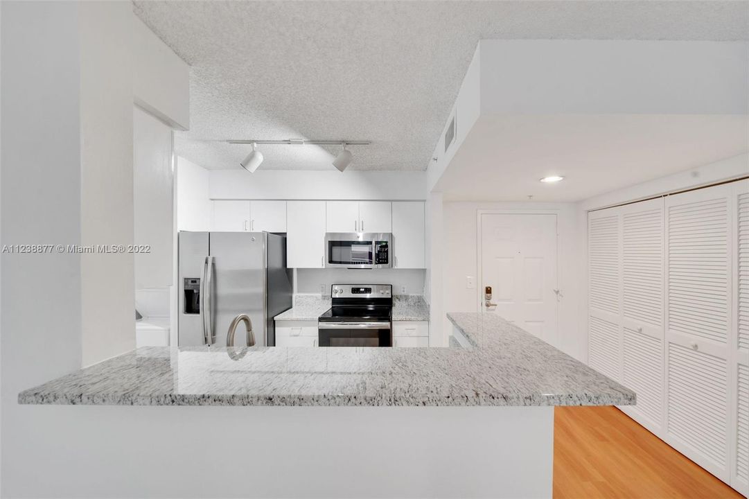 Recently Rented: $3,001 (1 beds, 1 baths, 928 Square Feet)