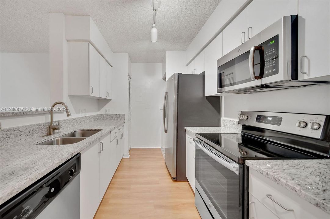 Recently Rented: $3,001 (1 beds, 1 baths, 928 Square Feet)