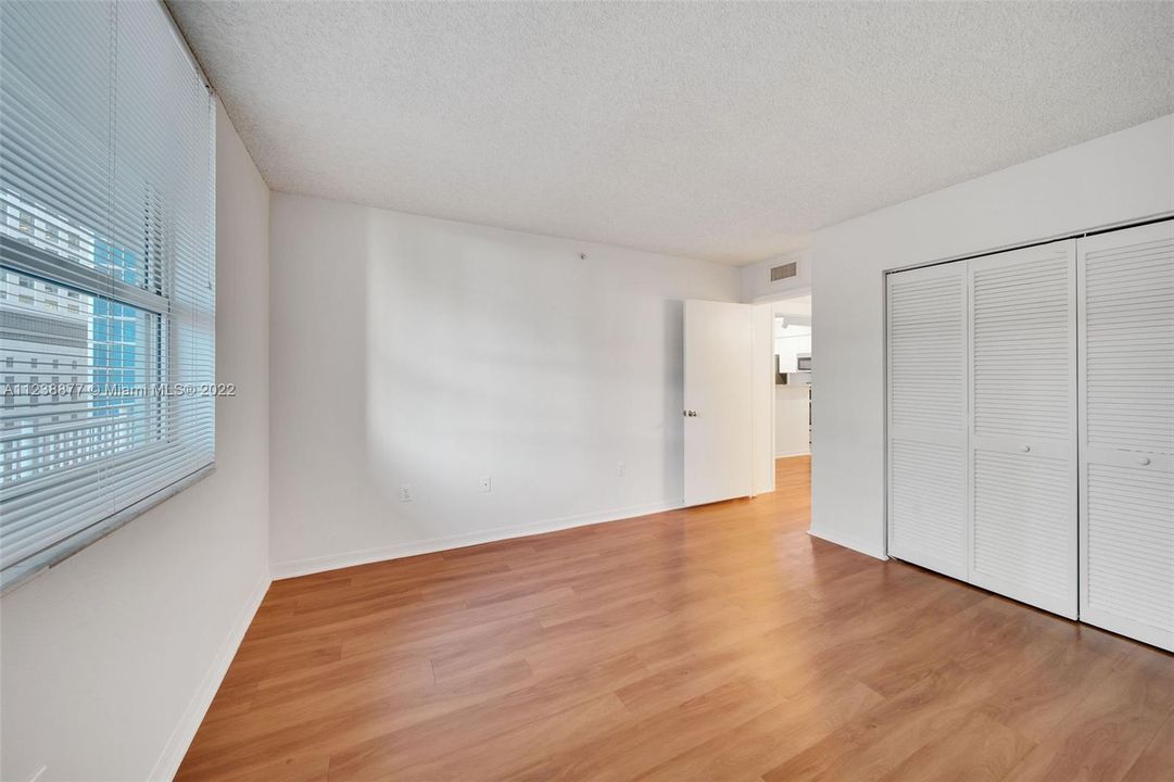 Recently Rented: $3,001 (1 beds, 1 baths, 928 Square Feet)