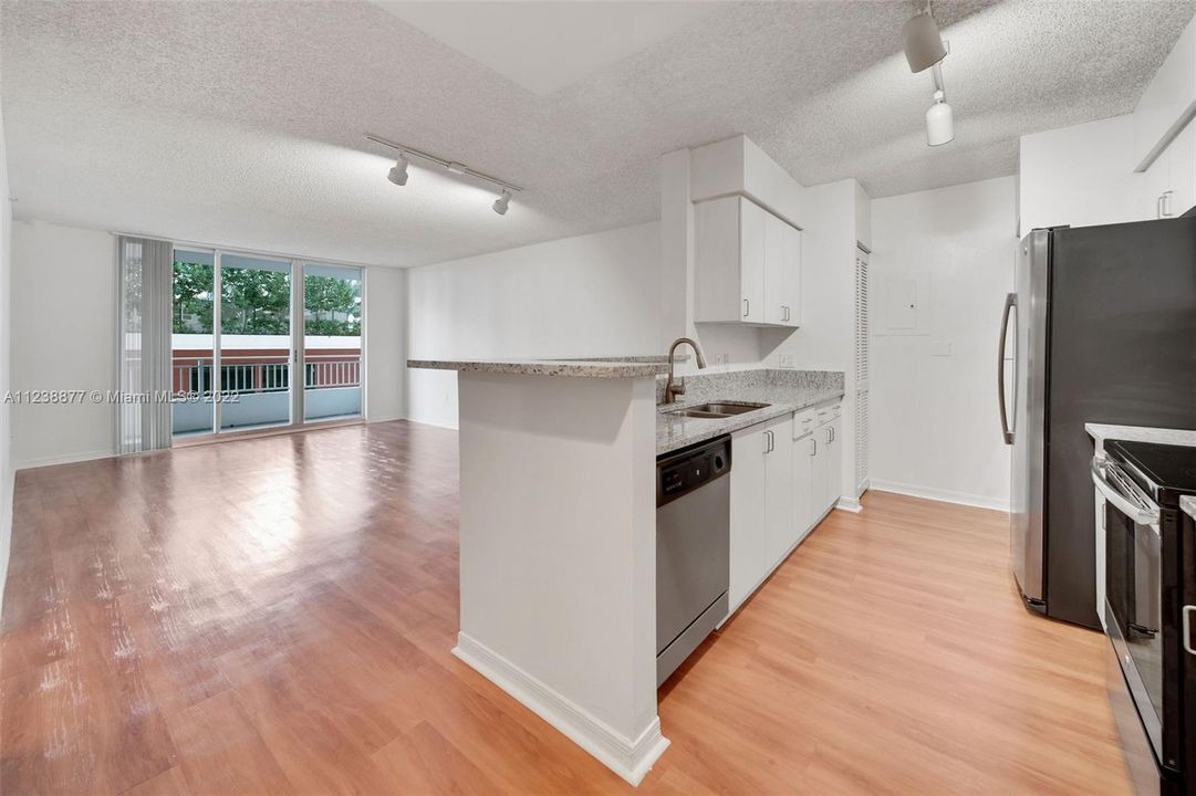 Recently Rented: $3,001 (1 beds, 1 baths, 928 Square Feet)