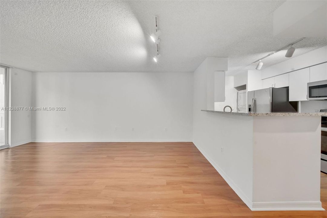 Recently Rented: $3,001 (1 beds, 1 baths, 928 Square Feet)