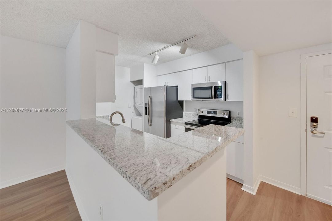 Recently Rented: $3,001 (1 beds, 1 baths, 928 Square Feet)