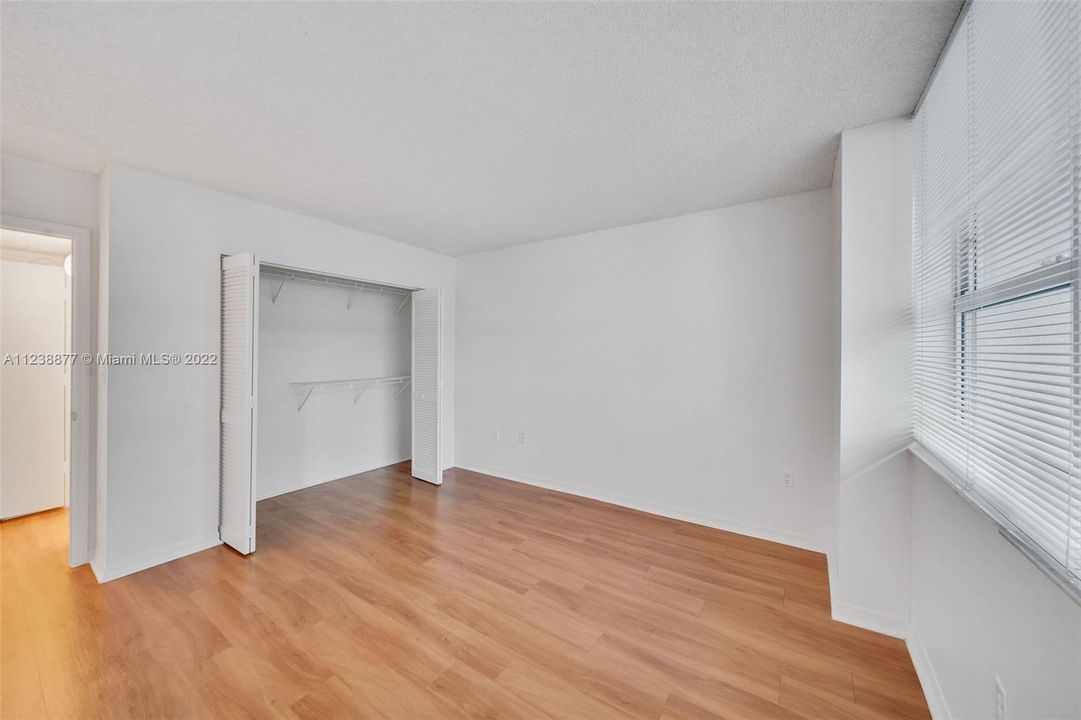 Recently Rented: $3,001 (1 beds, 1 baths, 928 Square Feet)