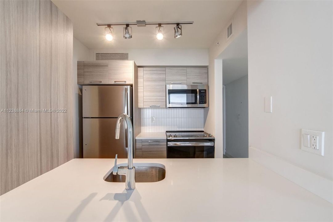 Recently Rented: $2,942 (1 beds, 1 baths, 827 Square Feet)