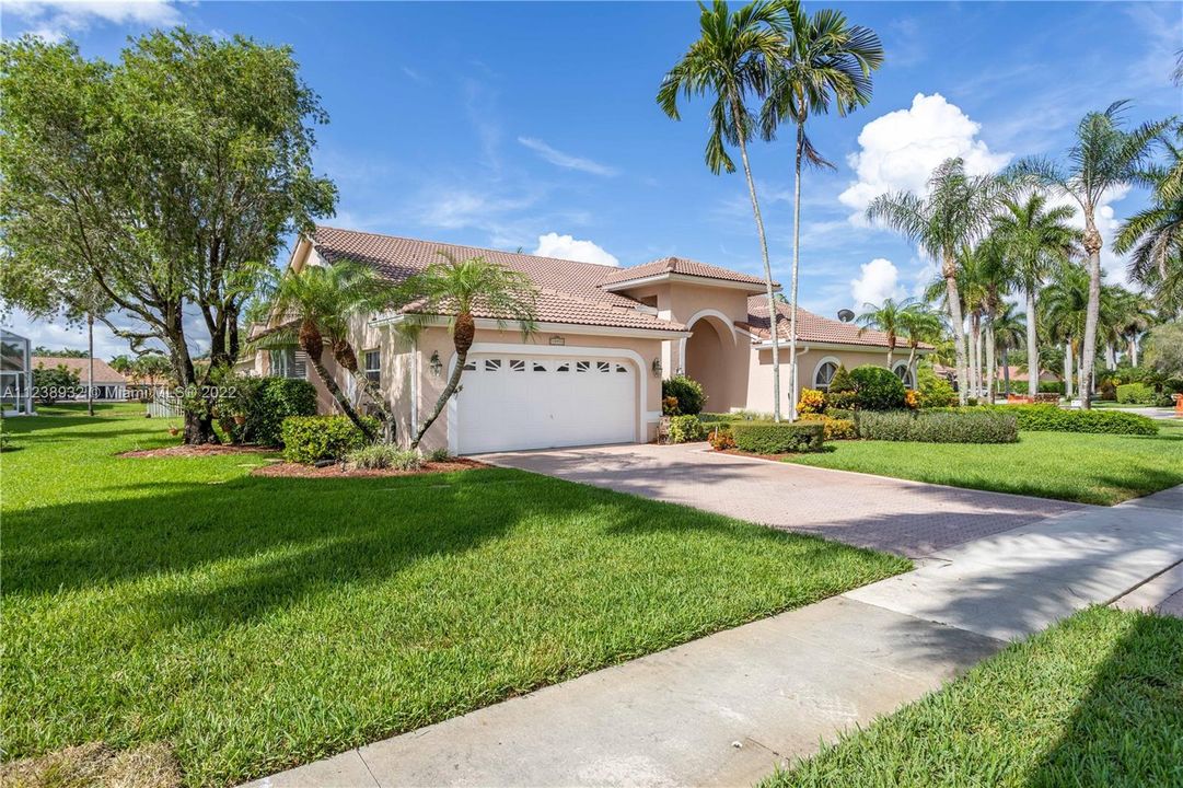 Recently Sold: $1,175,000 (5 beds, 3 baths, 3481 Square Feet)