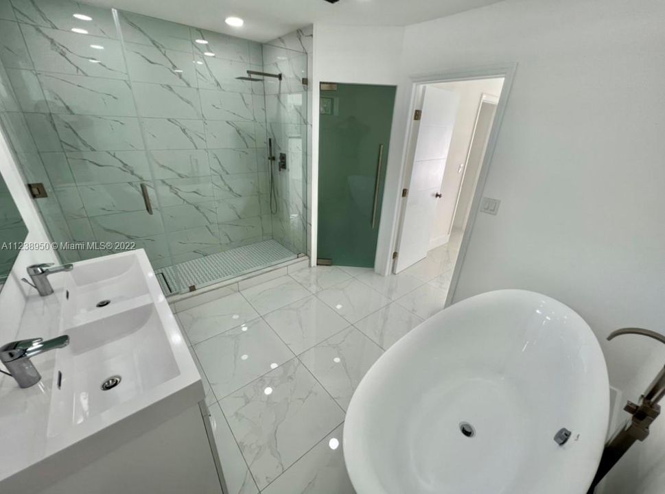 Recientemente alquilado: $10,000 (4 camas, 3 baños, 2448 Pies cuadrados)