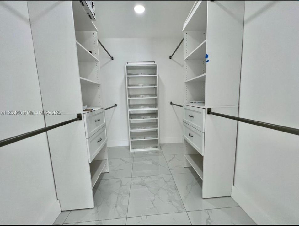 Recientemente alquilado: $10,000 (4 camas, 3 baños, 2448 Pies cuadrados)