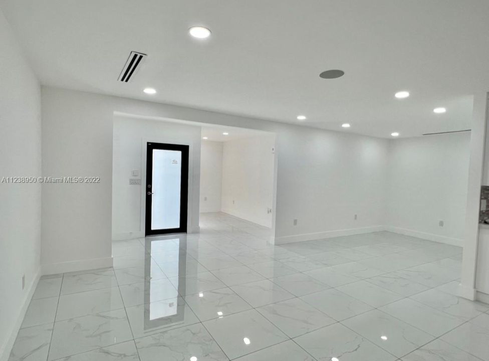 Recientemente alquilado: $10,000 (4 camas, 3 baños, 2448 Pies cuadrados)