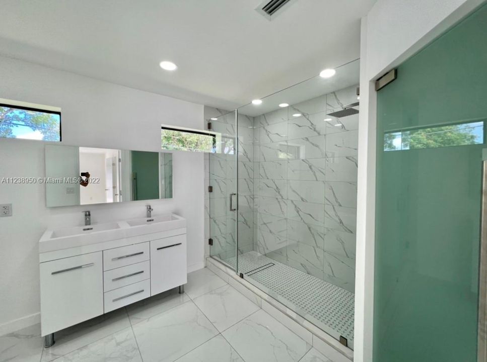 Recientemente alquilado: $10,000 (4 camas, 3 baños, 2448 Pies cuadrados)