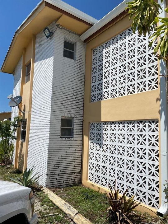 Vendido Recientemente: $87,000 (1 camas, 1 baños, 708 Pies cuadrados)