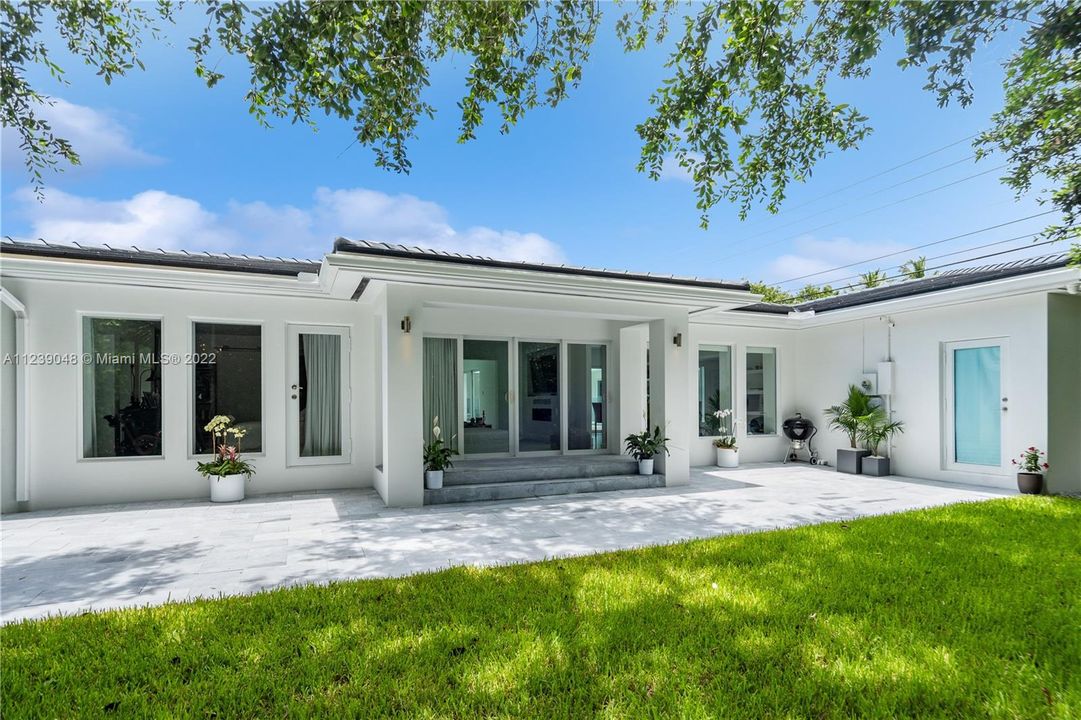 Recently Sold: $2,495,000 (4 beds, 5 baths, 4123 Square Feet)