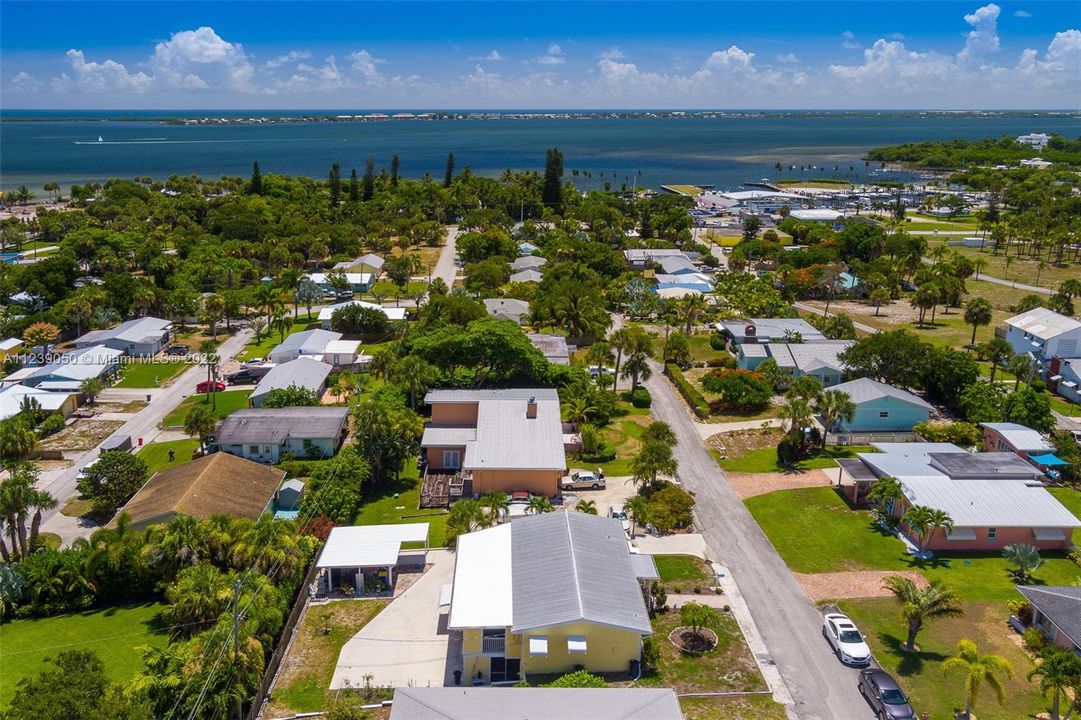 Недавно продано: $500,000 (4 спален, 2 ванн, 2750 Квадратных фут)