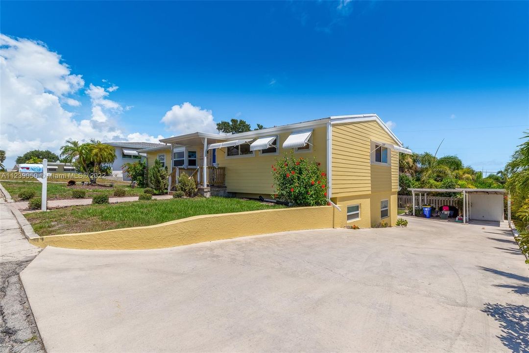 Недавно продано: $500,000 (4 спален, 2 ванн, 2750 Квадратных фут)