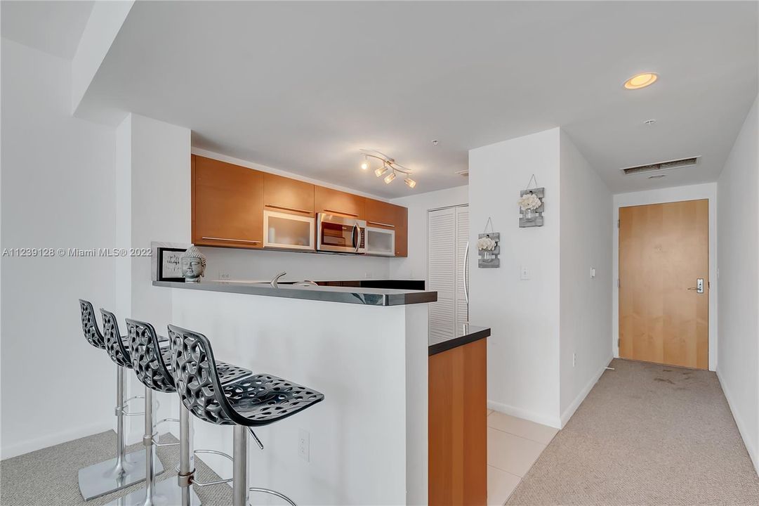 Recently Sold: $440,000 (1 beds, 1 baths, 806 Square Feet)