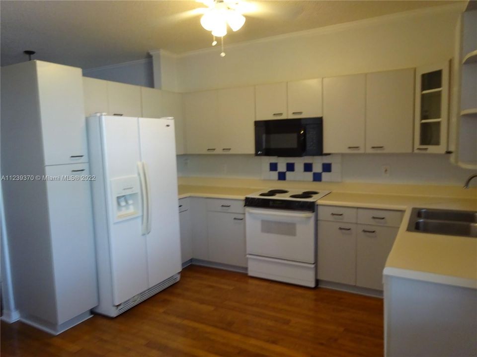Recently Rented: $2,700 (2 beds, 2 baths, 1404 Square Feet)