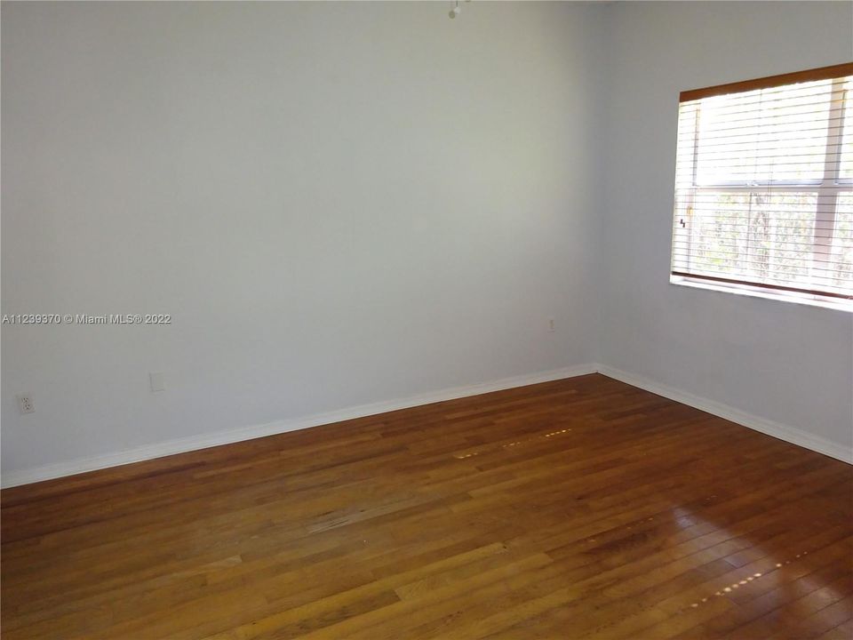 Recently Rented: $2,700 (2 beds, 2 baths, 1404 Square Feet)