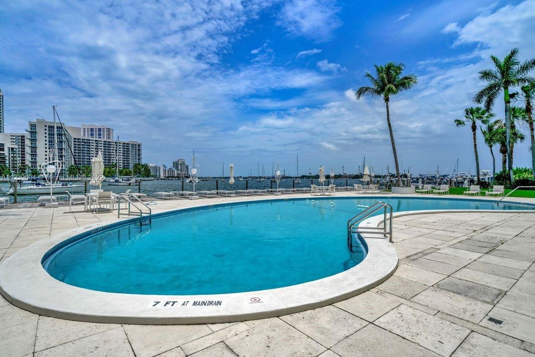 Недавно продано: $495,000 (1 спален, 1 ванн, 400 Квадратных фут)