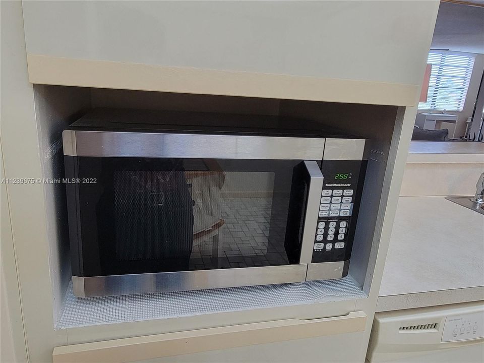 Countertop microwave