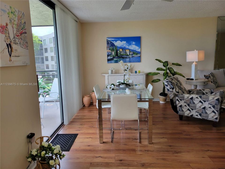 Dining room overlooking lanai