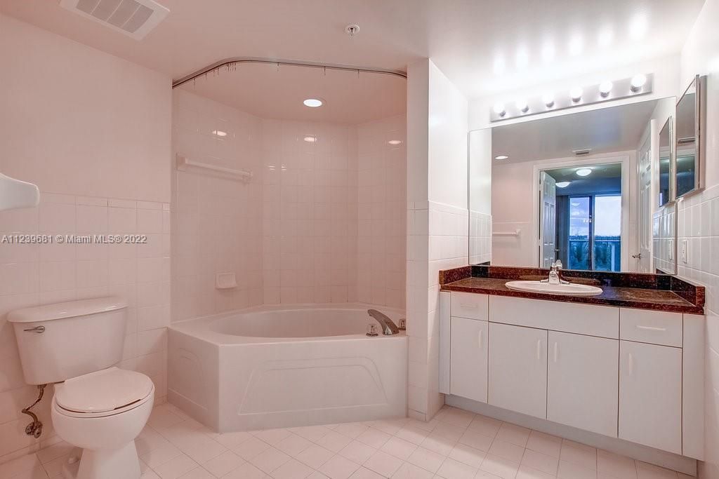 最近租的: $4,210 (2 贝兹, 2 浴室, 1320 平方英尺)
